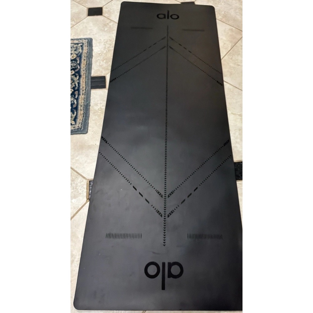 ALO Chakra Warrior Yoga Matte Black Alignment Marks Heavy No Slip Anti Odor